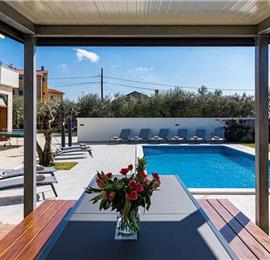 6 bedroom villa with pool near Pula, sleeps 12